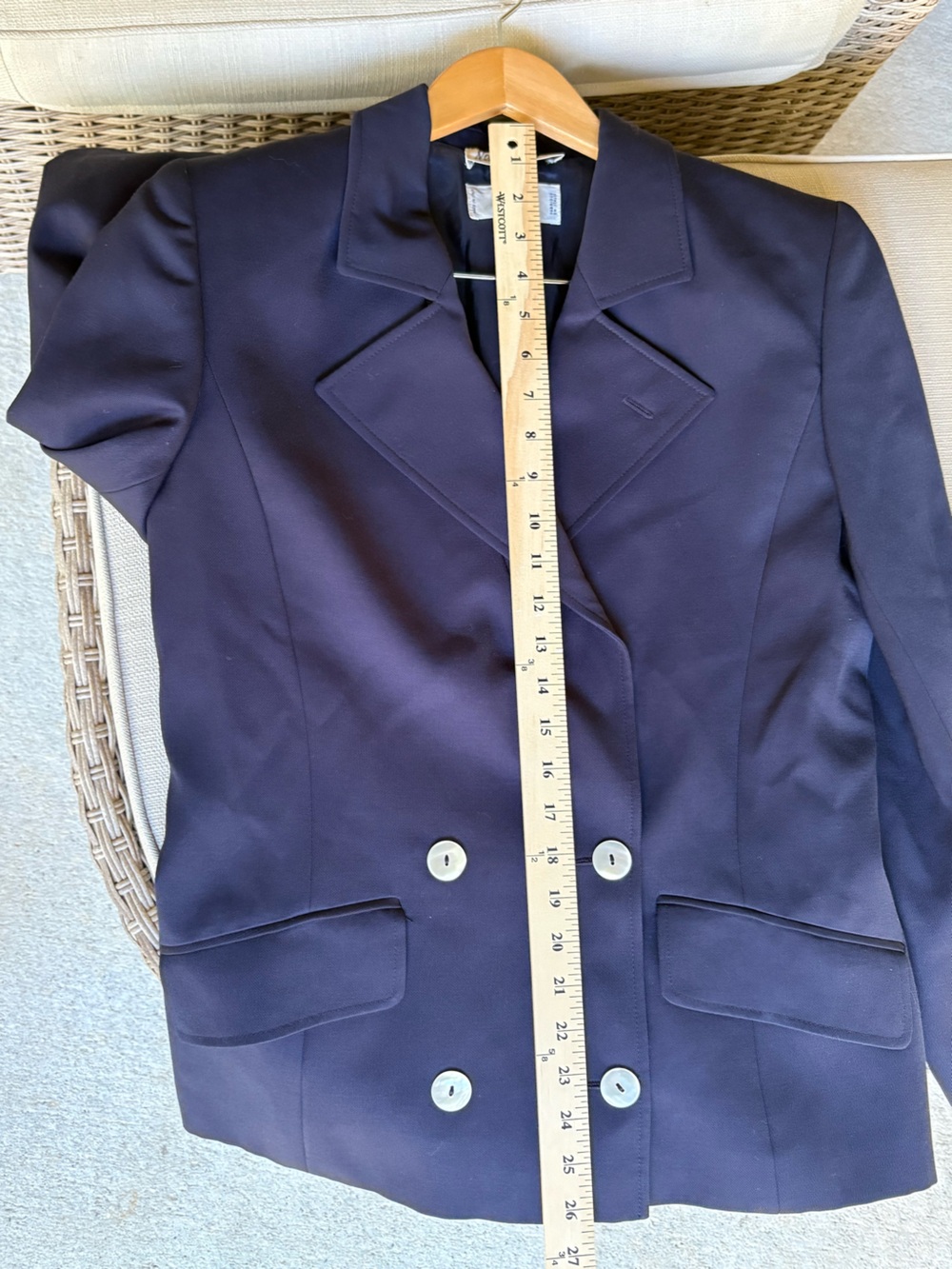 Vintage Valentino Double-Breasted Navy Blazer - Picture 13 of 14